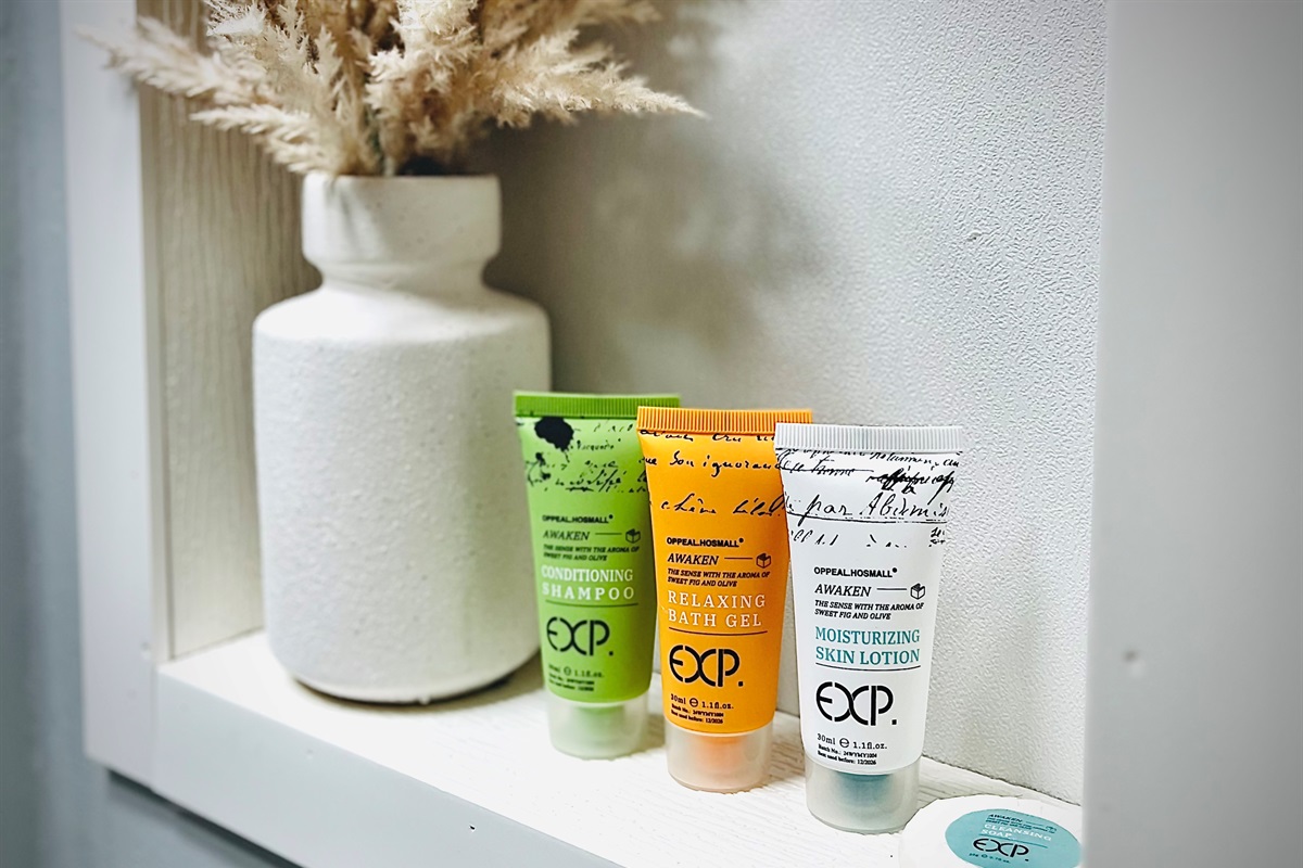 Fresh and spotless bathroom for your comfort.