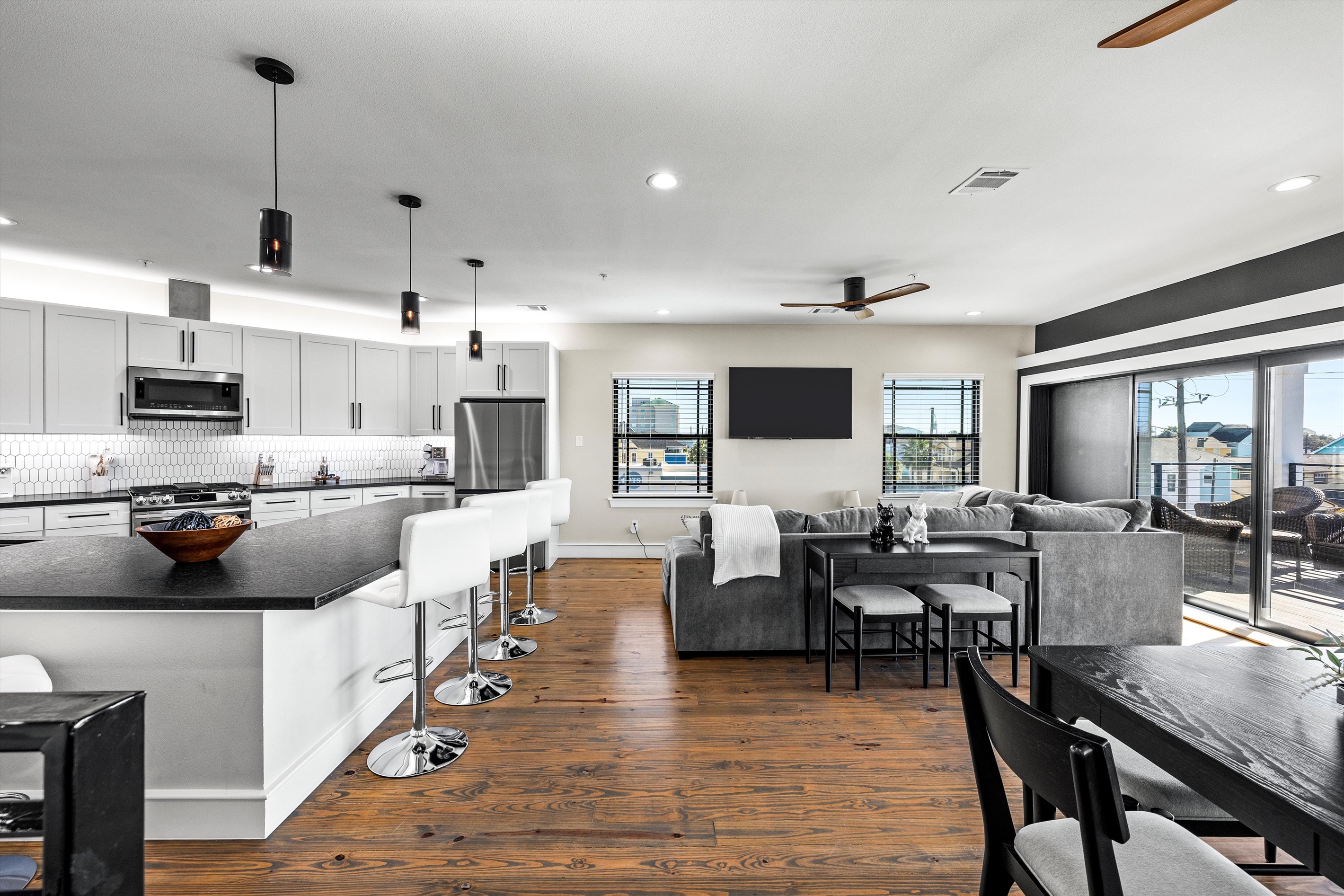 Living Area: Bright and stylish space with great views, perfect for gatherings or relaxation!