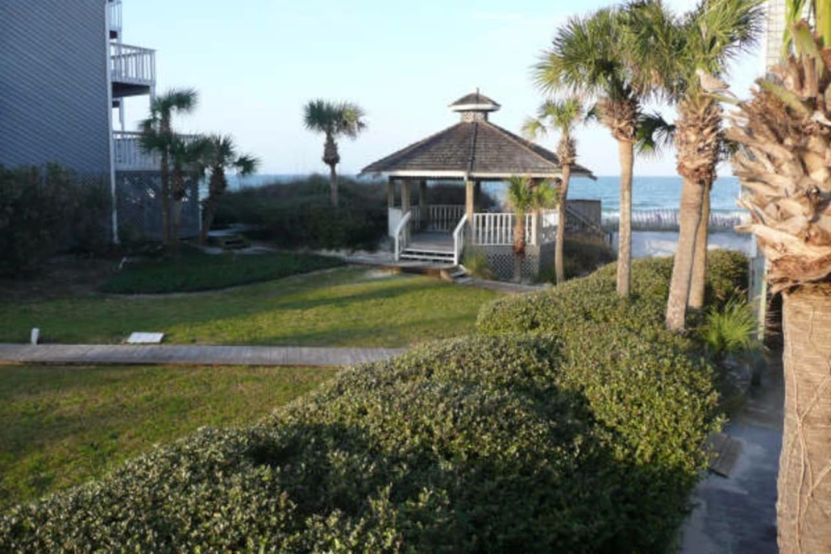 Step out the front door and count &mdash; twenty steps from front door to bare feet in the sand, no car needed.