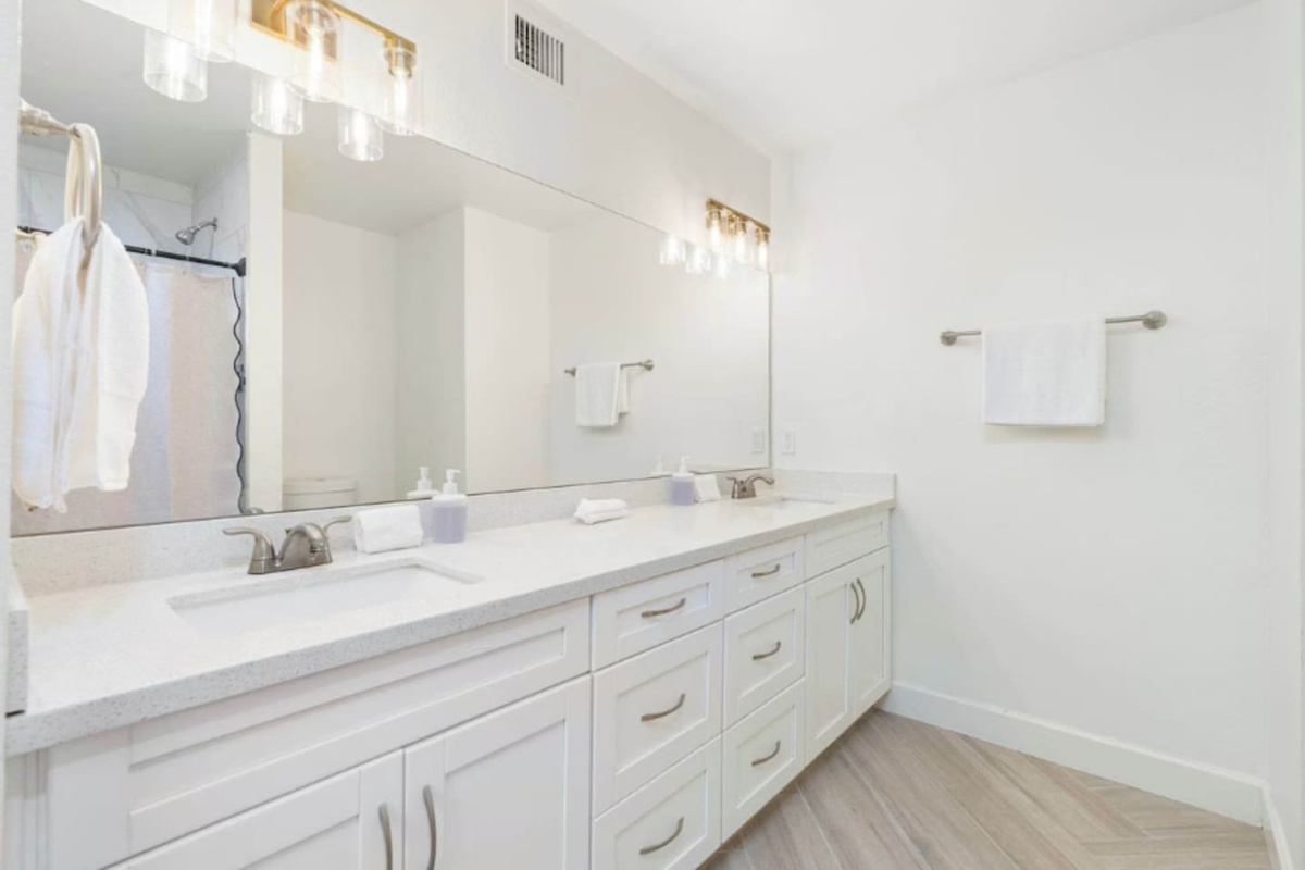 Bathroom with vanities for 2 if sharing isn't your thing!