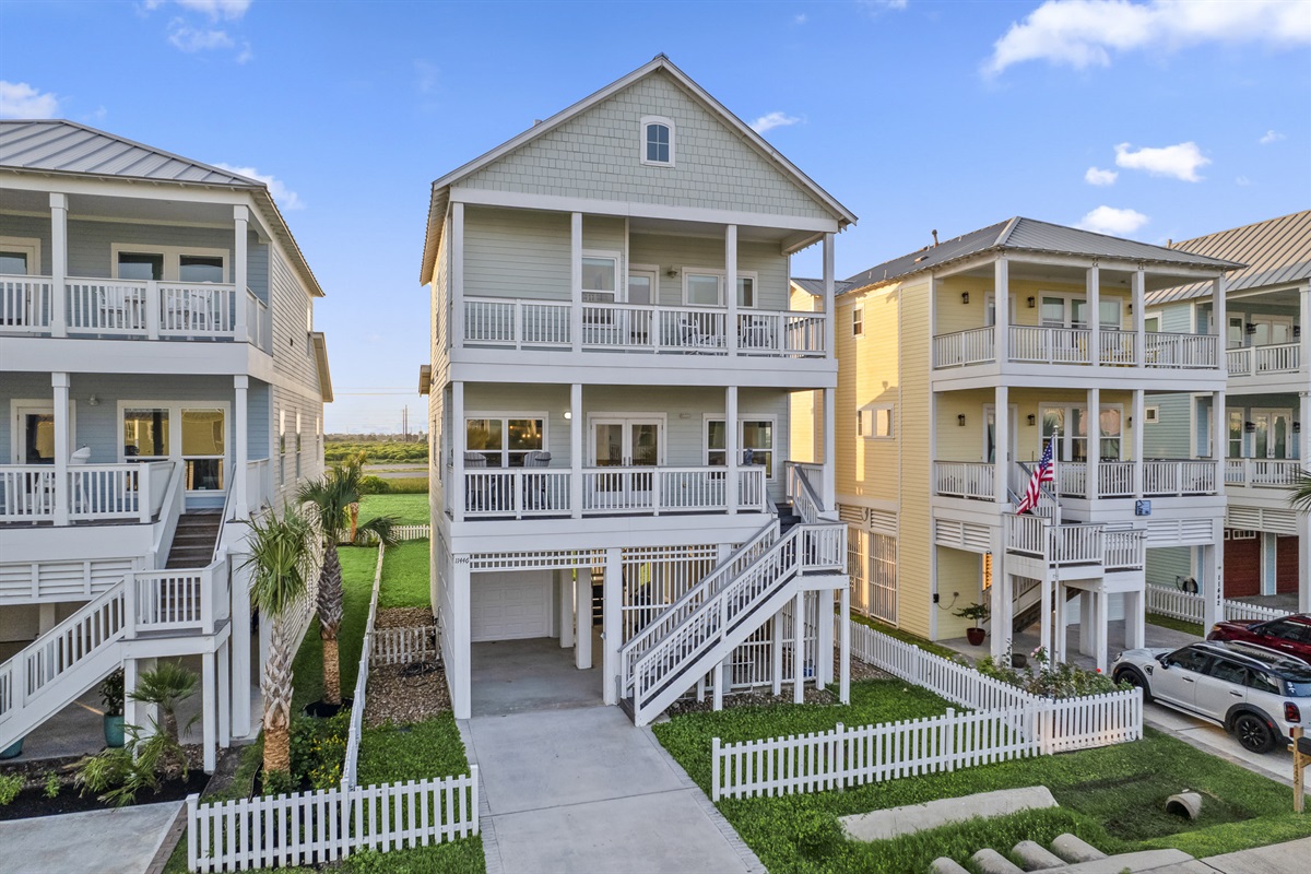 26bd44ef77c549789a4a8b9b973c3c7e Large | Beachhouse | Texas | TX | Vacation Homes | Galveston | Crystal Beach | Kokomo | Breezy Days | Beachfront Elegance | Sunrise Serenity | Southern Sands Property Management, LLC