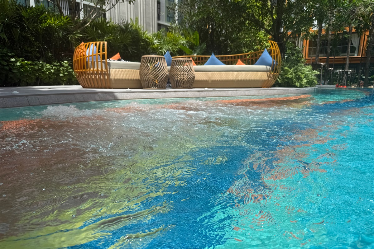 Inspired by the serenity of secluded islands, the expansive pool features a unique design with sunbeam patterns rippling along the floor. Surrounded by beautiful gardens, you can relax, sunbathe, read a book, or update social media posts here.