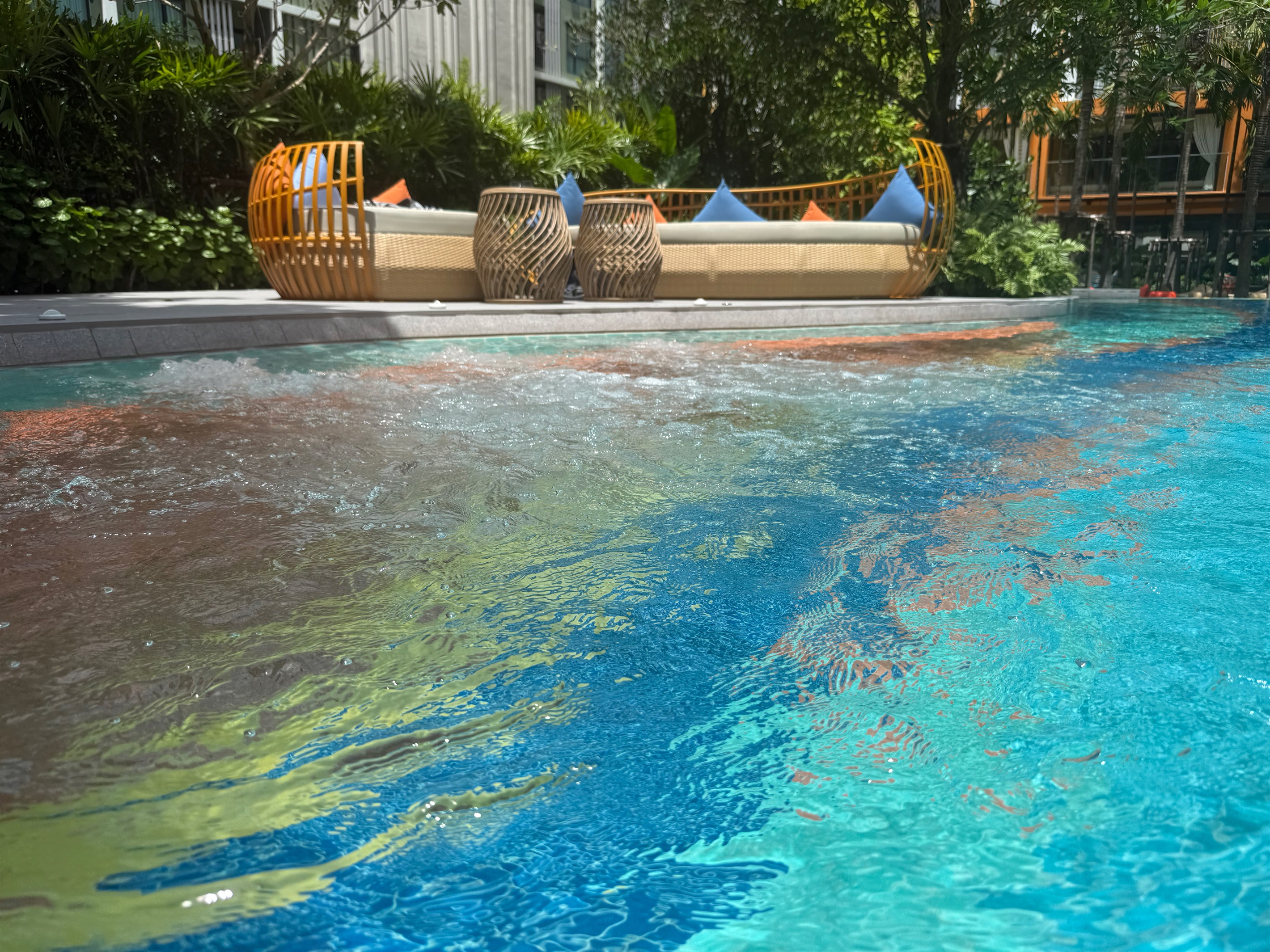 Inspired by the serenity of secluded islands, the expansive pool features a unique design with sunbeam patterns rippling along the floor. Surrounded by beautiful gardens, you can relax, sunbathe, read a book, or update social media posts here.