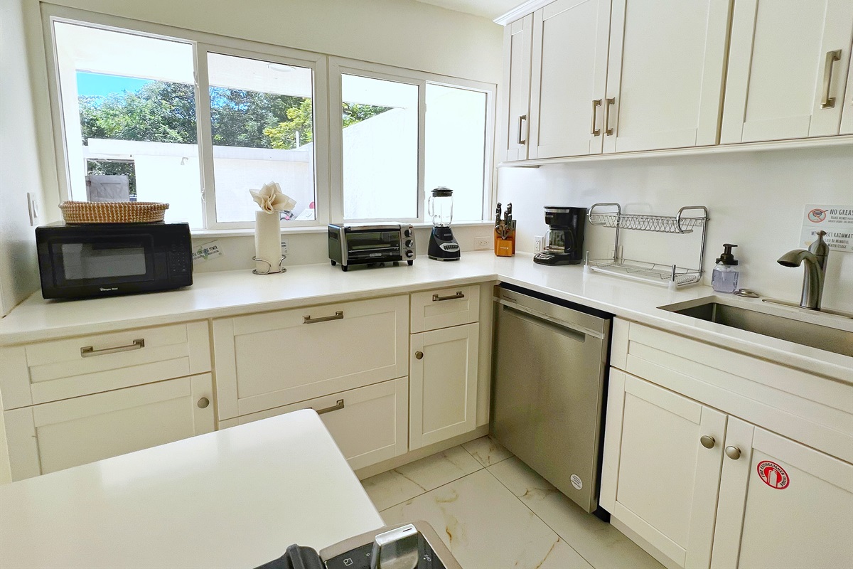 A bright and modern space that makes every meal easy and enjoyable.