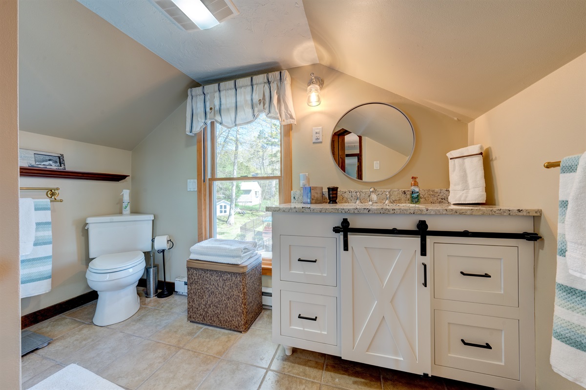 2nd Floor Bathroom