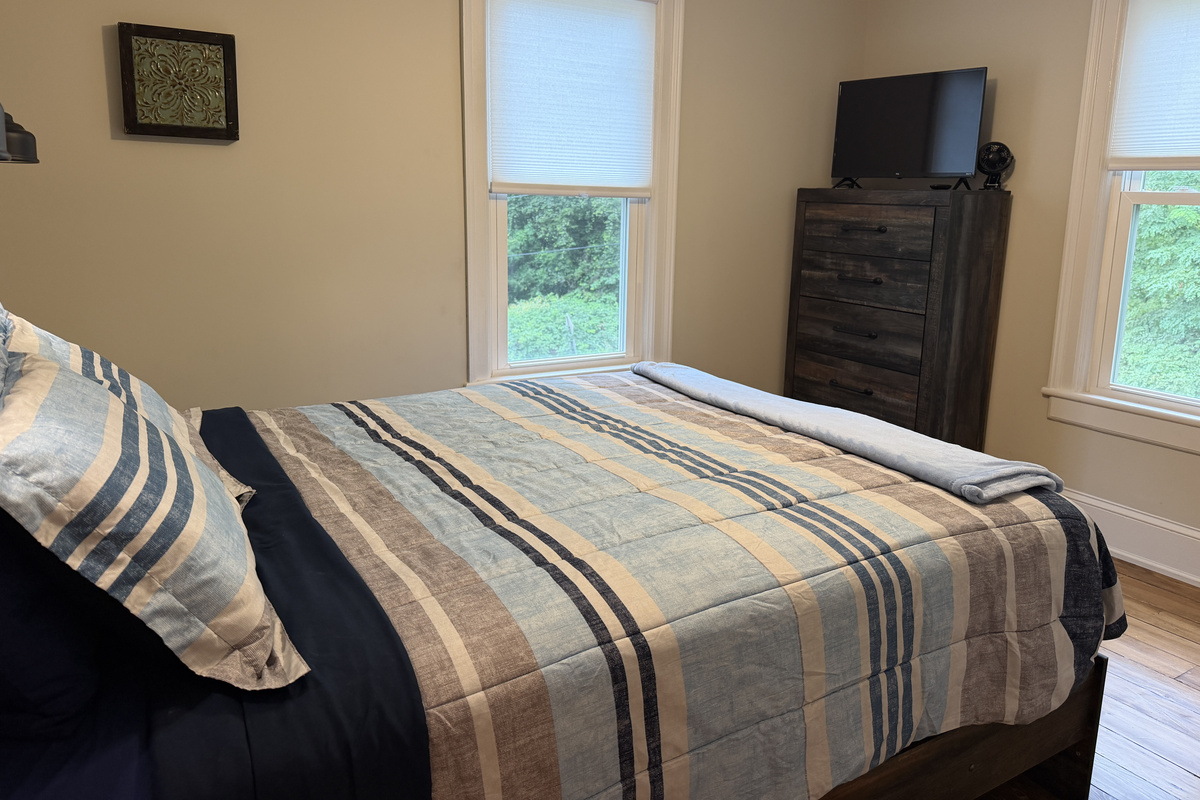 2nd floor Queen #1 with SmartTV