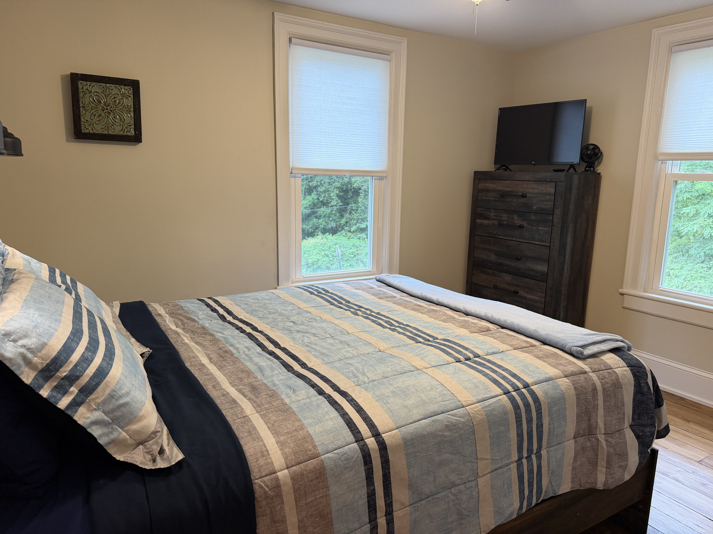 2nd floor Queen #1 with SmartTV