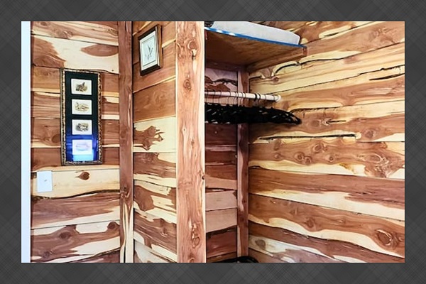 A charming cedar-lined nook with hangers, shelves, and a luggage rack—this rustic closet blends form and function, offering thoughtful storage that fits right into the lodge’s cozy, cabin-style aesthetic.