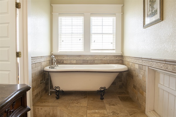 Make bath time a luxurious experience with the bath tub of The Mark Twain's 5th bedroom on level 3. Relax, rejuvenate and get away from it all!