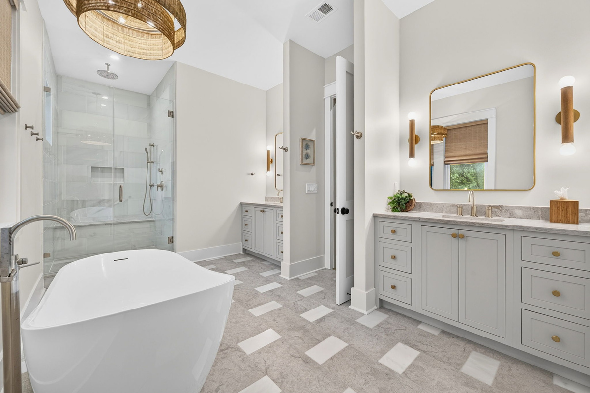 Bathroom 1: King Ensuite | Tahanan Palms | 3 38th Ave | IOP Escapes
