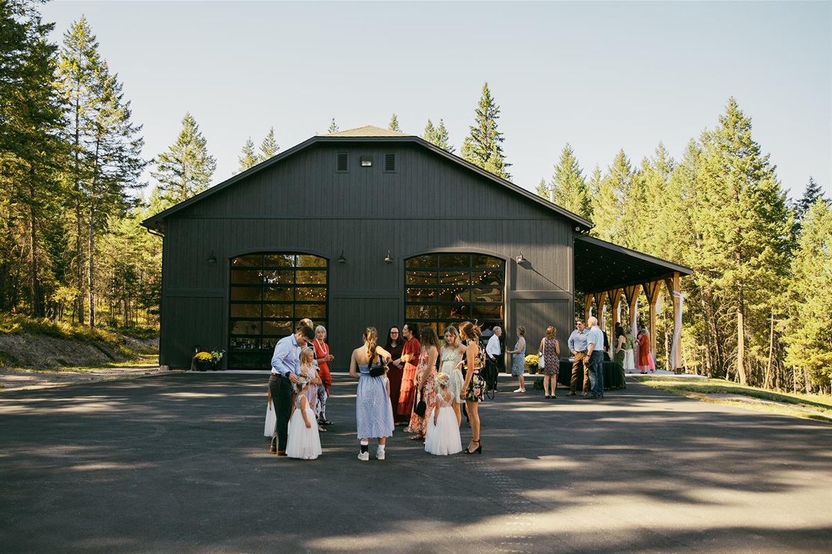 Book your wedding on property at Whitefish Peaks, our wedding venue and event center. This is NOT included with your reservation of Soaring Eagle Lodge.