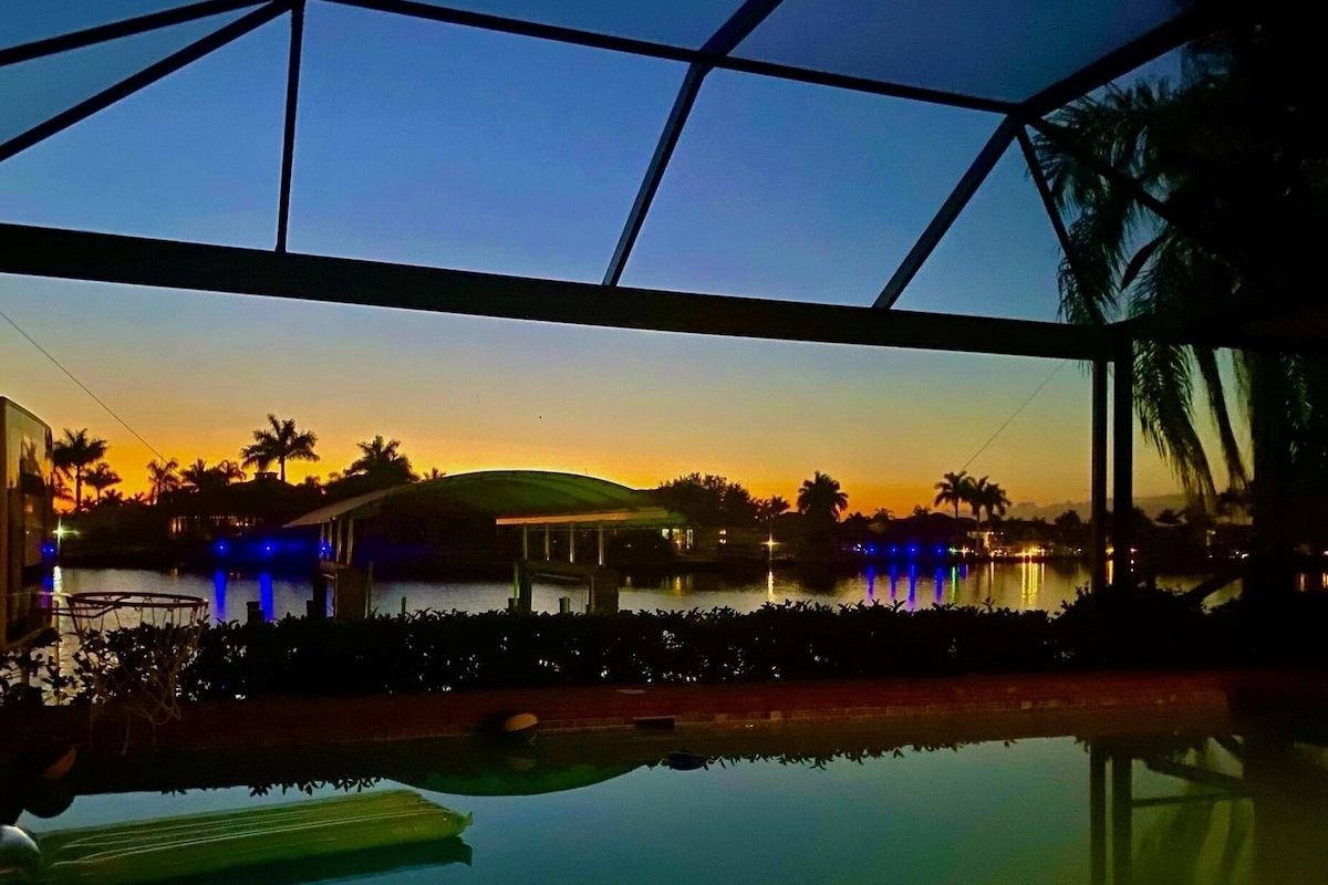Relax and unwind with stunning sunset views from the screened lanai—a perfect end to your day.