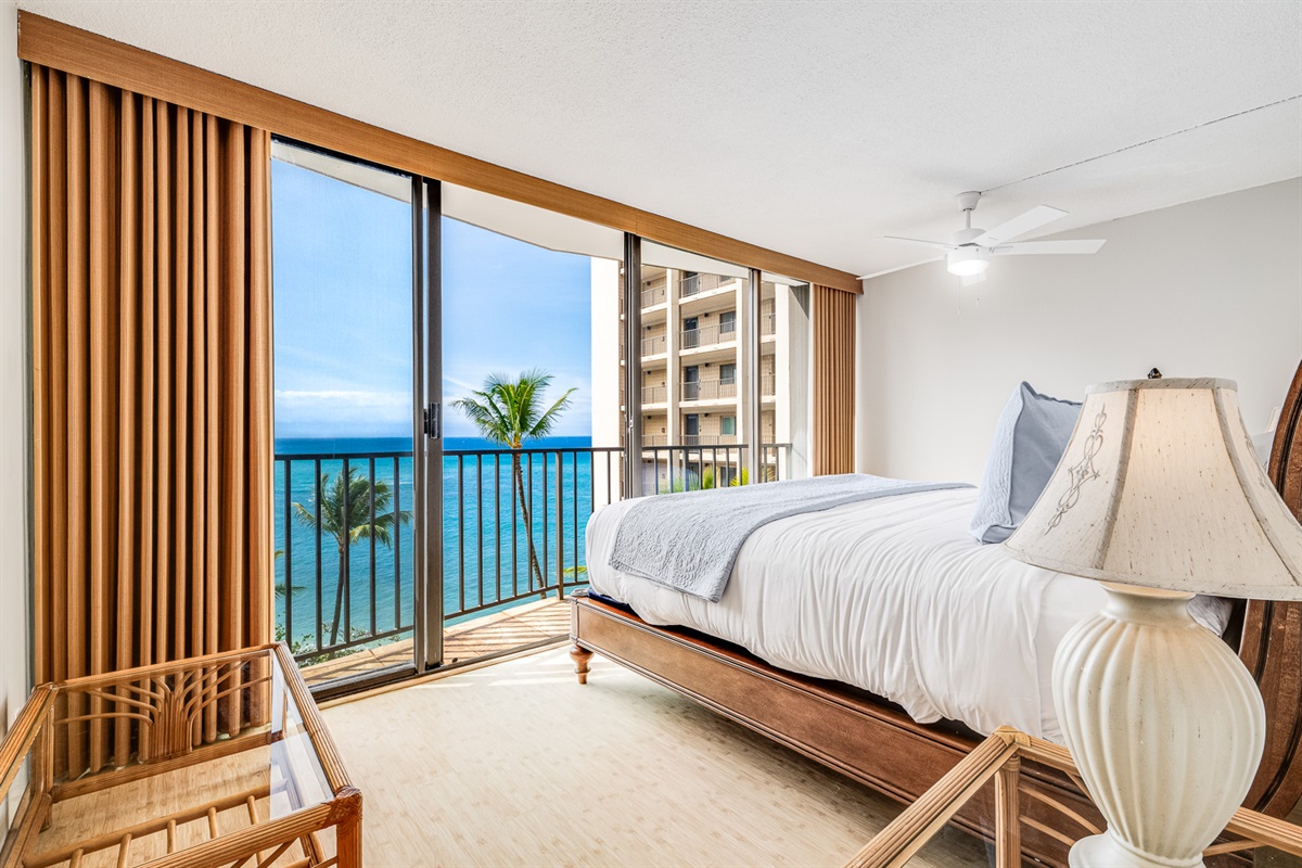 Ocean view as soon as you open your eyes!