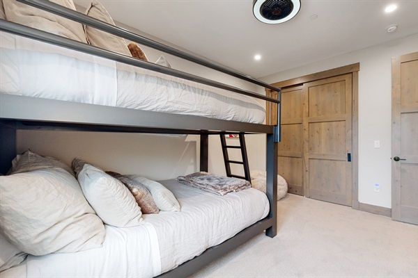 Double queen bunkbed