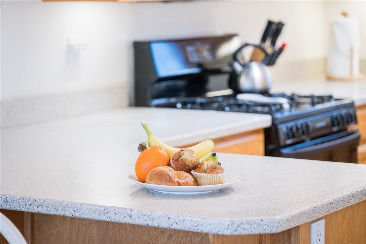 Bar seating at peninsula