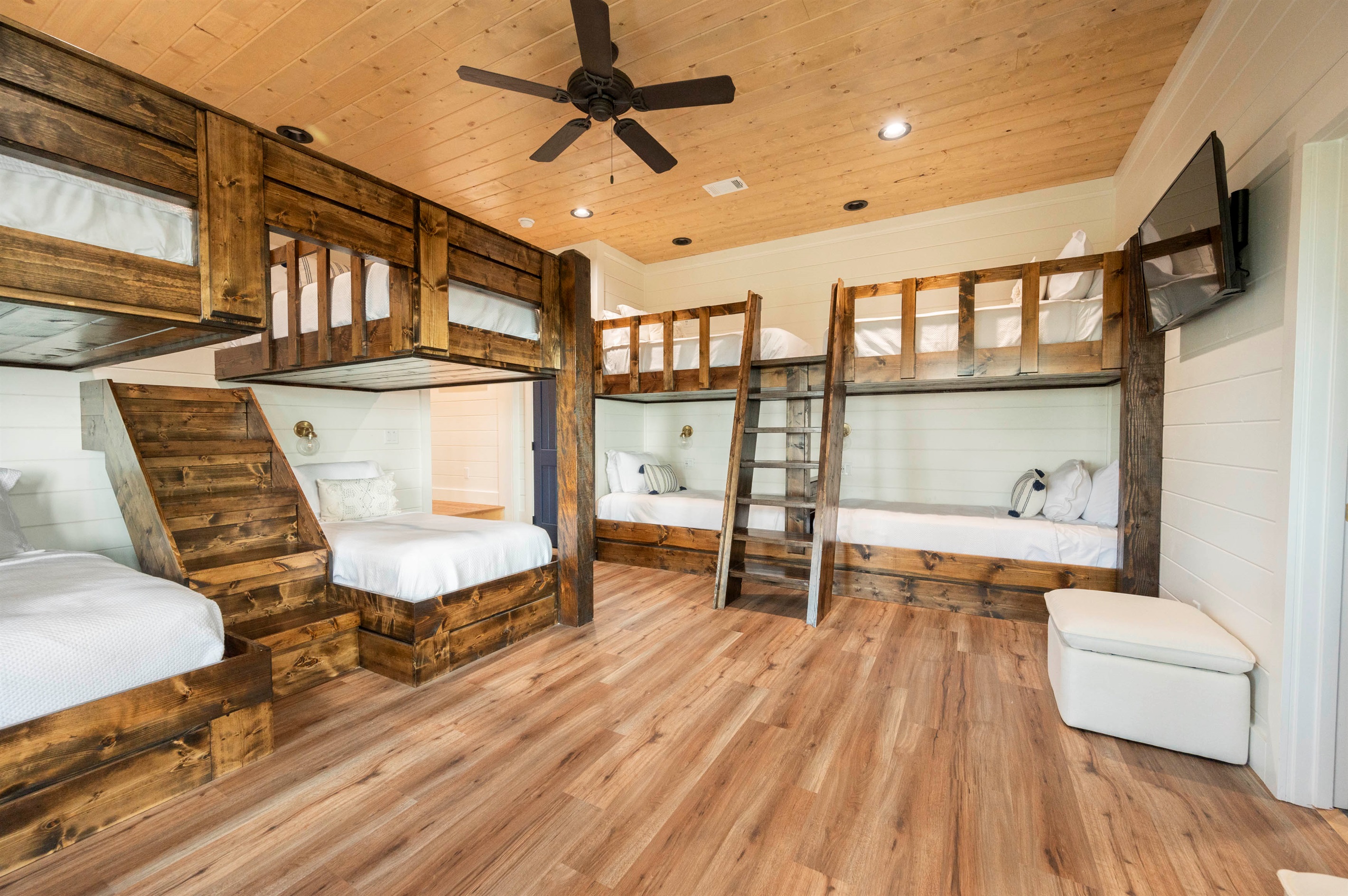 Fun-filled bunk room perfect for kids, groups, and family adventures