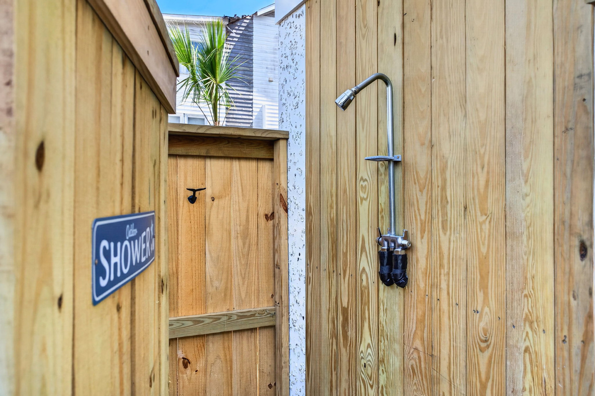 Outdoor Shower | Tahanan Palms | 3 38th Ave | IOP Escapes