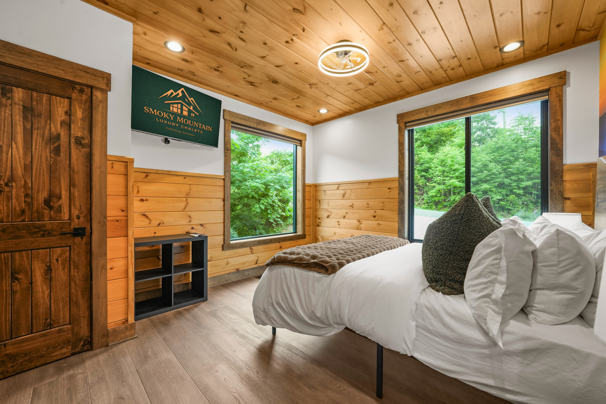 Queen Bed Suite with en-suite bathroom with bathtub / shower located conveniently on the main level.