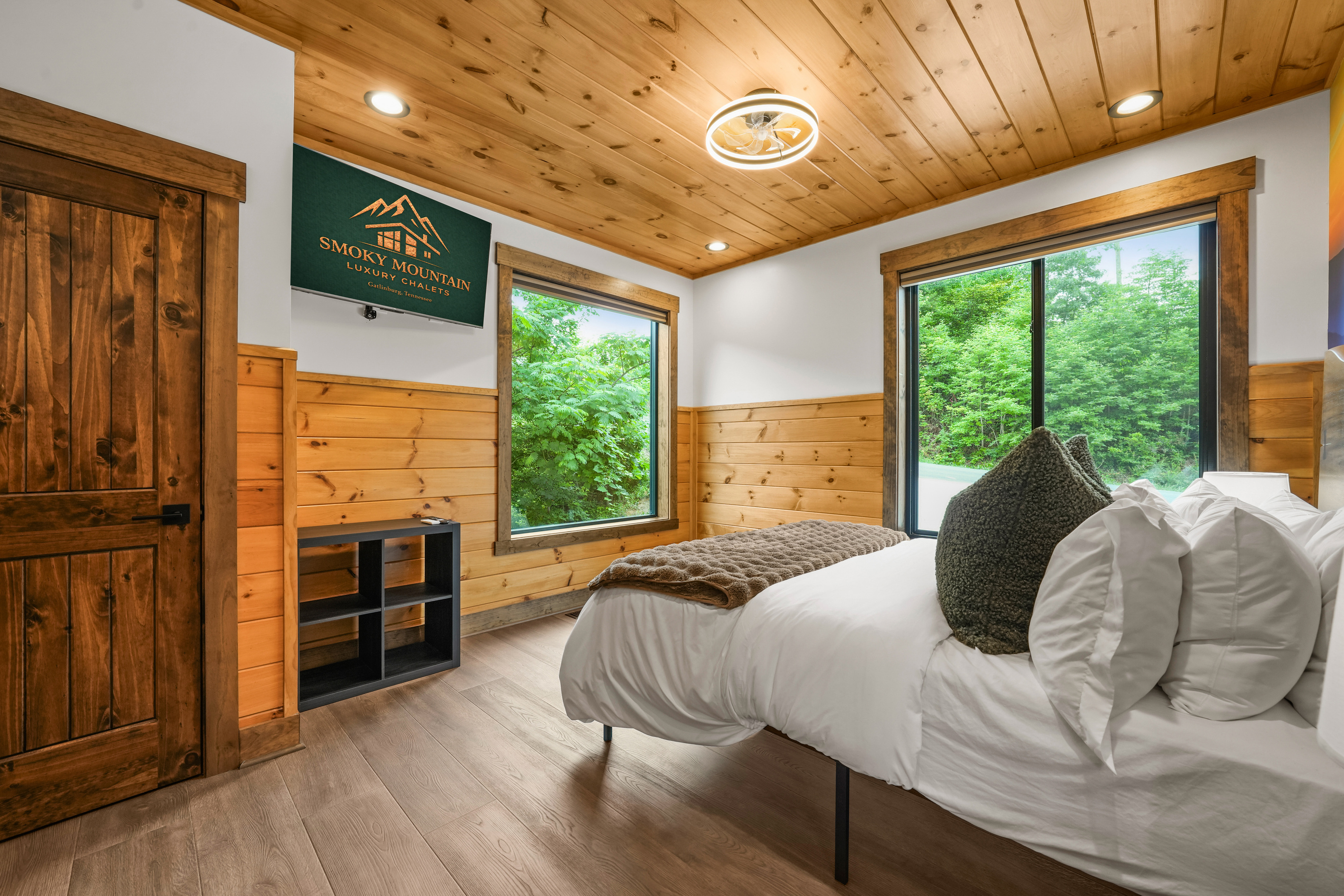Queen Bed Suite with en-suite bathroom with bathtub / shower located conveniently on the main level.