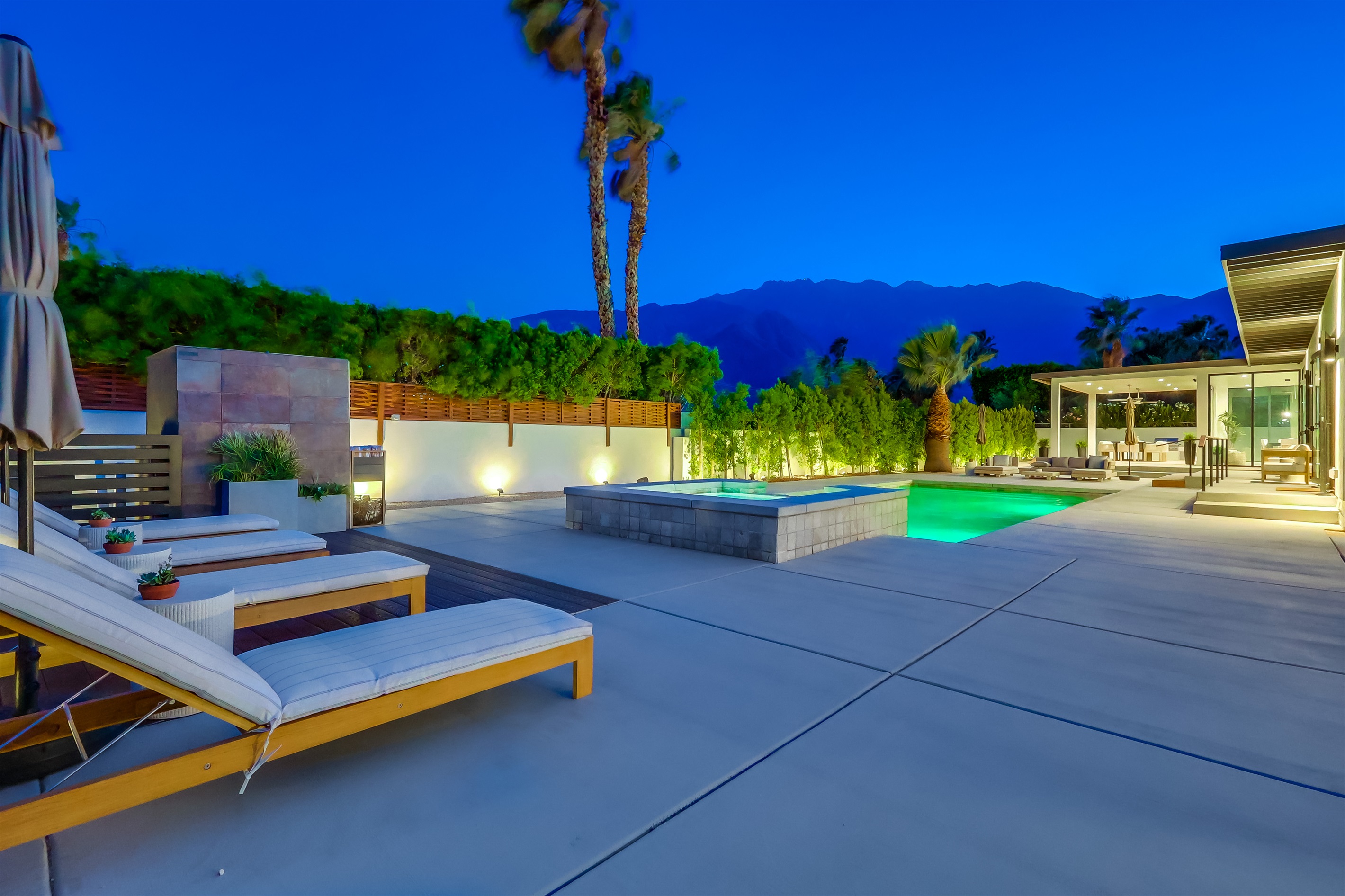 Enjoy evenings with sunset views