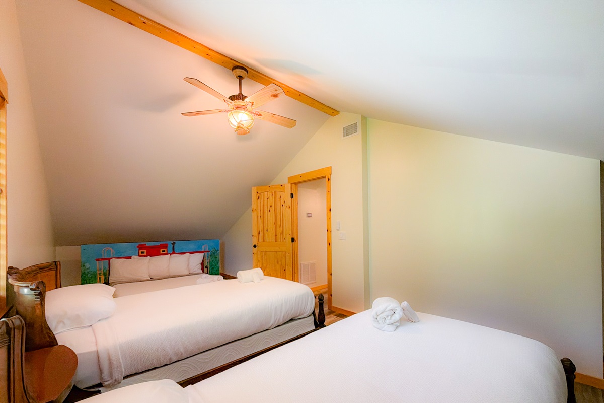 Caboose Themen bedroom upstairs