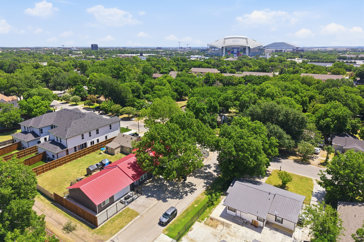 Enjoy stunning views and plenty of green space in vibrant Arlington!