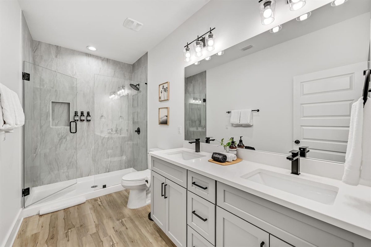 Queen Bunk Room: Bedroom 3: Private Bathroom (second floor)