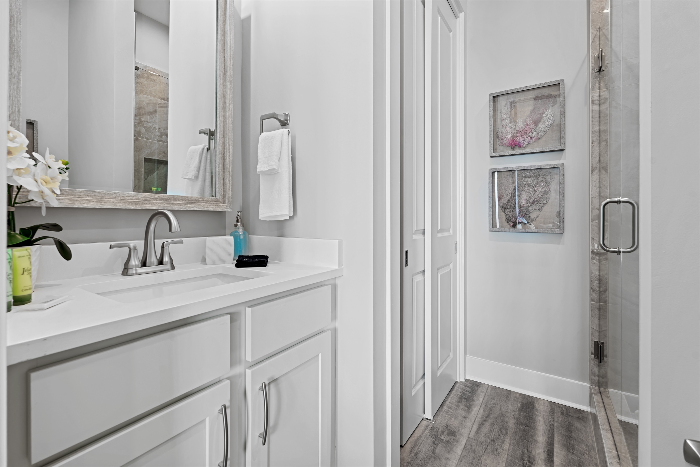 Top Floor King Bedroom Bath