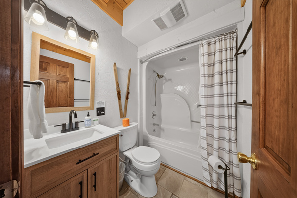 Full bathroom on main level with shower and tub.