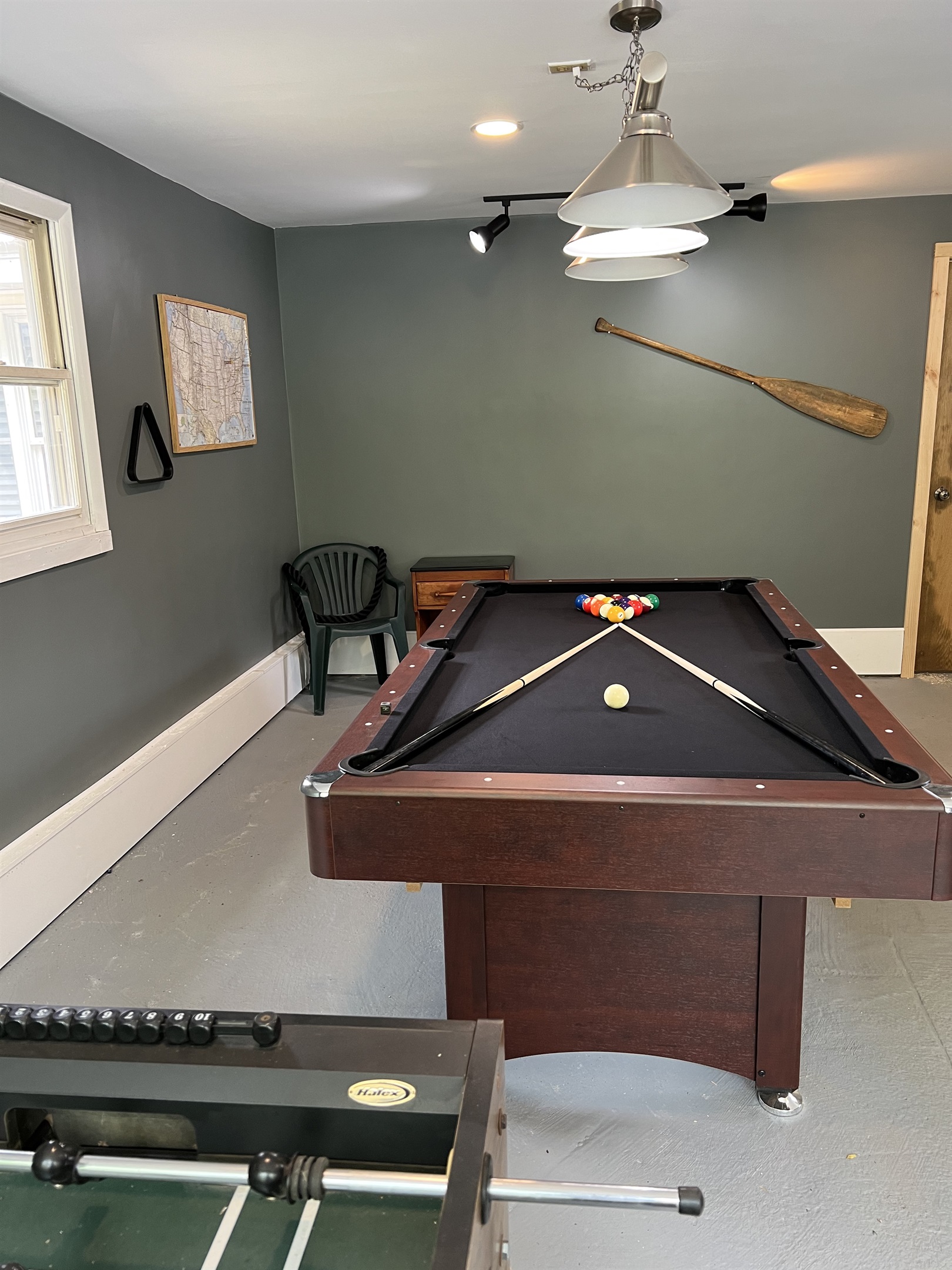 Gameroom with Pool, ping pong and Foosball