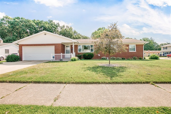 TDJ Getaway<>4BR Home w/game room, photo 2