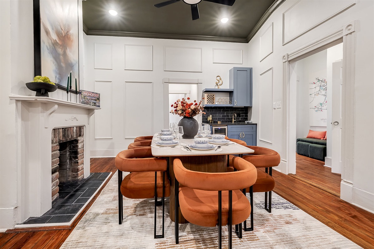 Dining Area with Bar-2