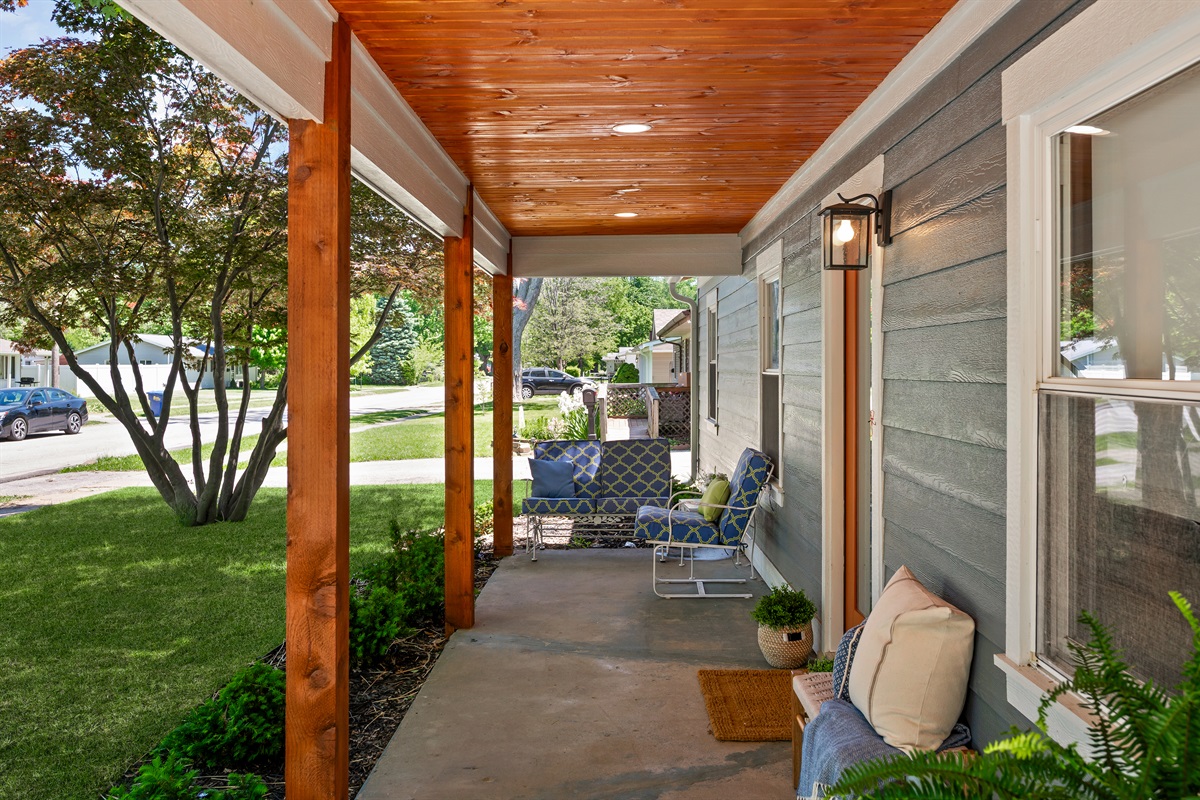 Picture yourself pulling up to our cozy Brownsburg Bungalow, your home away from home just outside Indianapolis.
