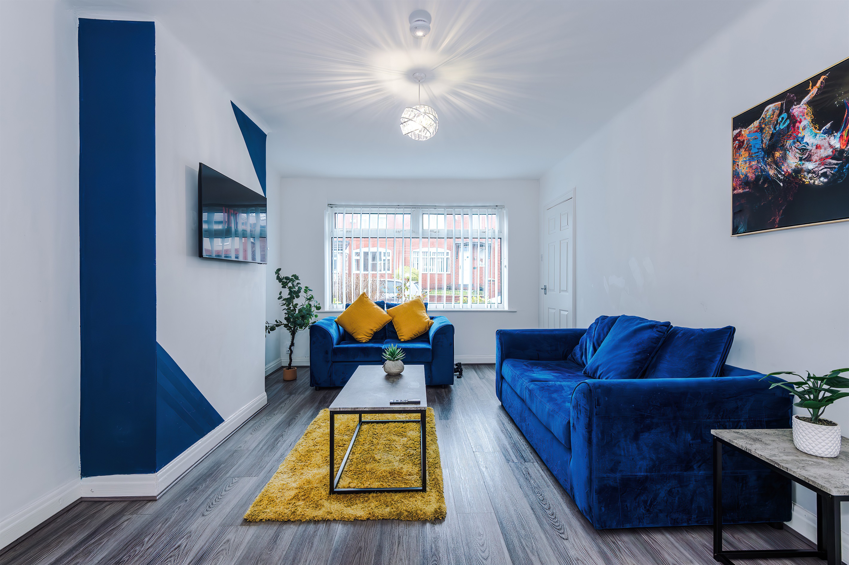 The spacious, modern & airy lounge benefits from modern decor and smart TV with streaming services and fast free WiFi throughout 