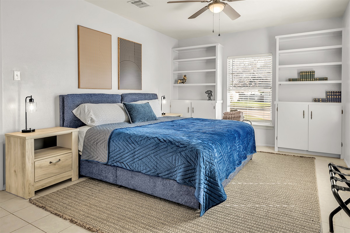 Bedroom 1 - King bed with En-suite 