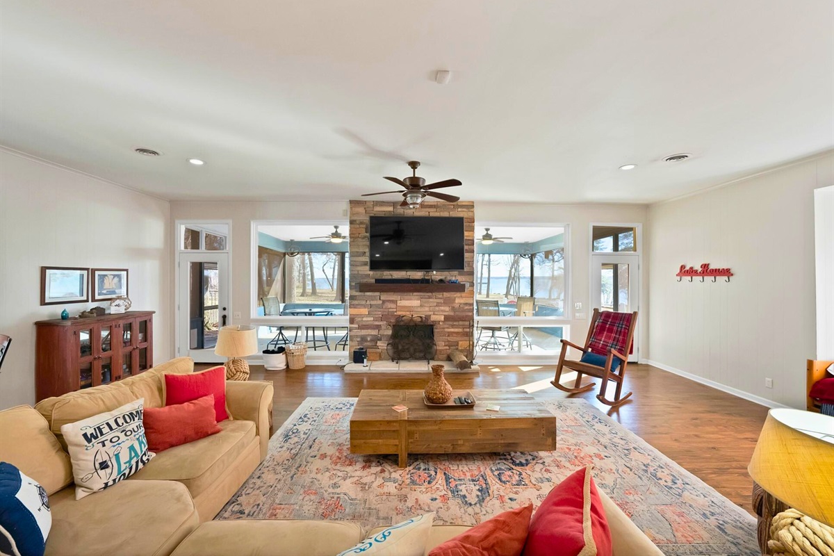 Kick back on the comfy sofas and enjoy the relaxed, homey vibe.