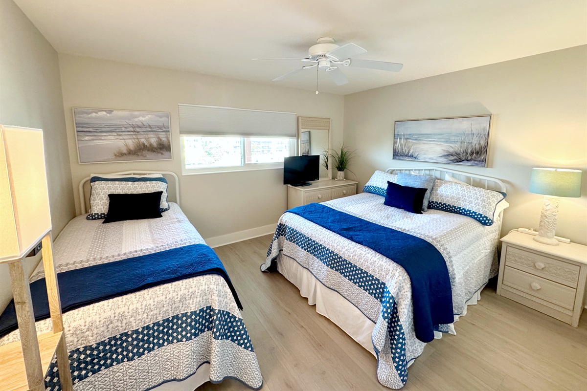 Guest bedroom Queen & Twin!