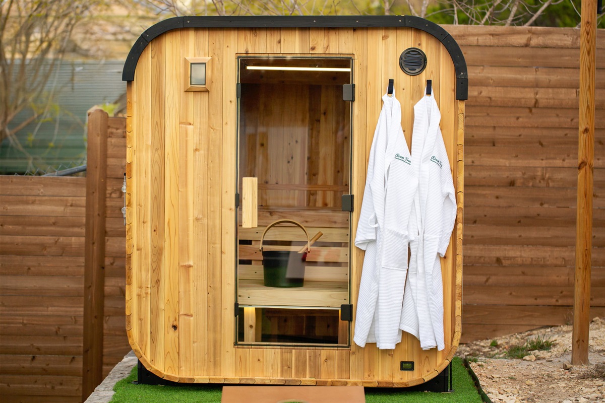 Your private barrel sauna ready for sessions whenever the mood strikes: detox and relaxation on demand.