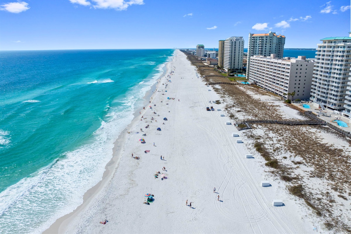 From high above the shoreline, you'll enjoy endless views of sugar-white sand meeting the sparkling turquoise waters of the Gulf.