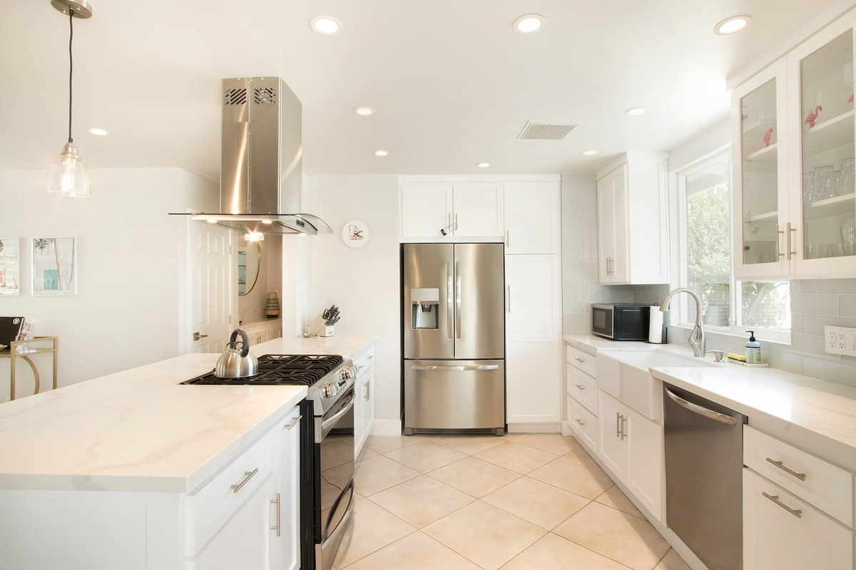 Fully equipped kitchen, remodeled with new appliances!