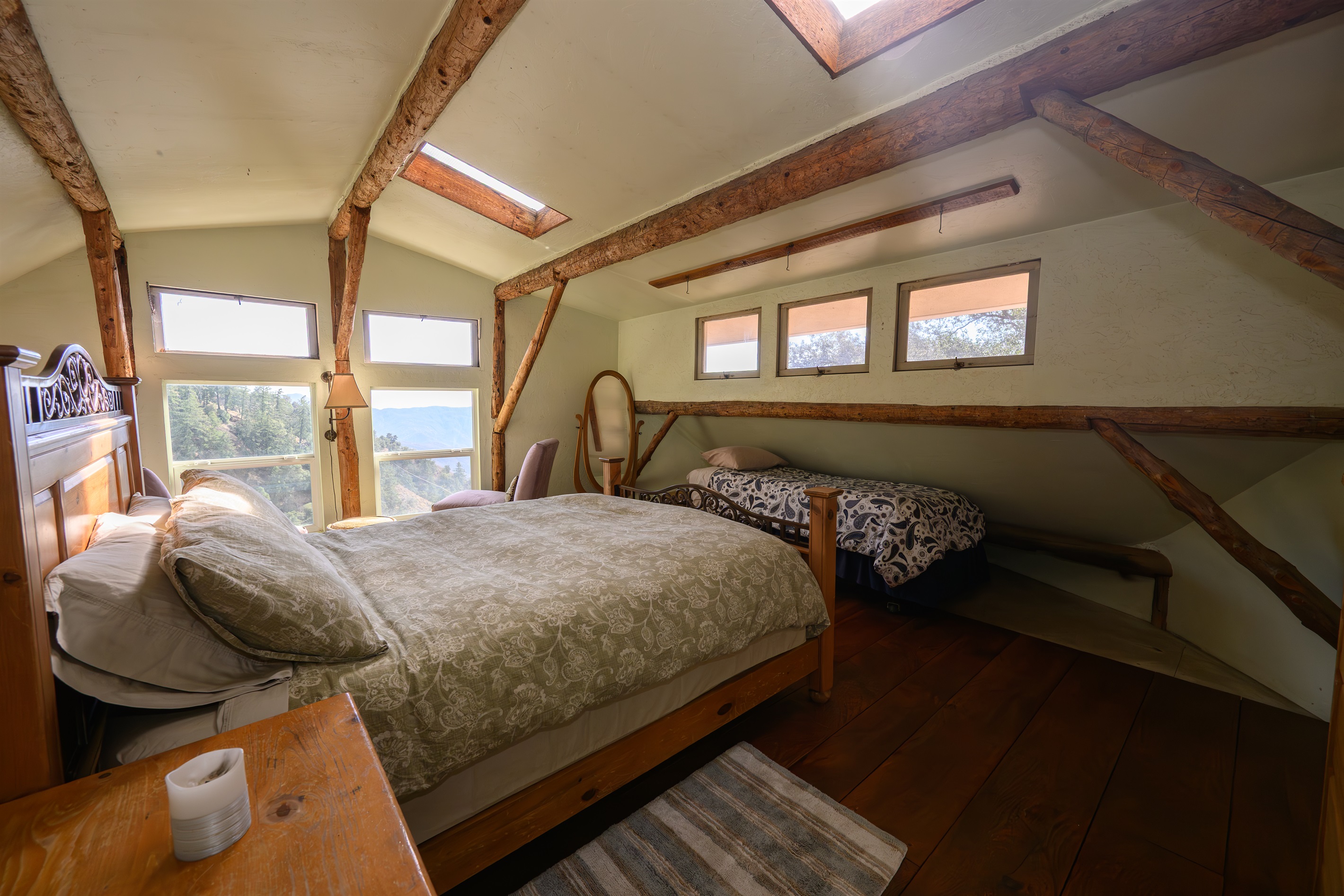 Queen Bed and Twin Bed in the Bedroom