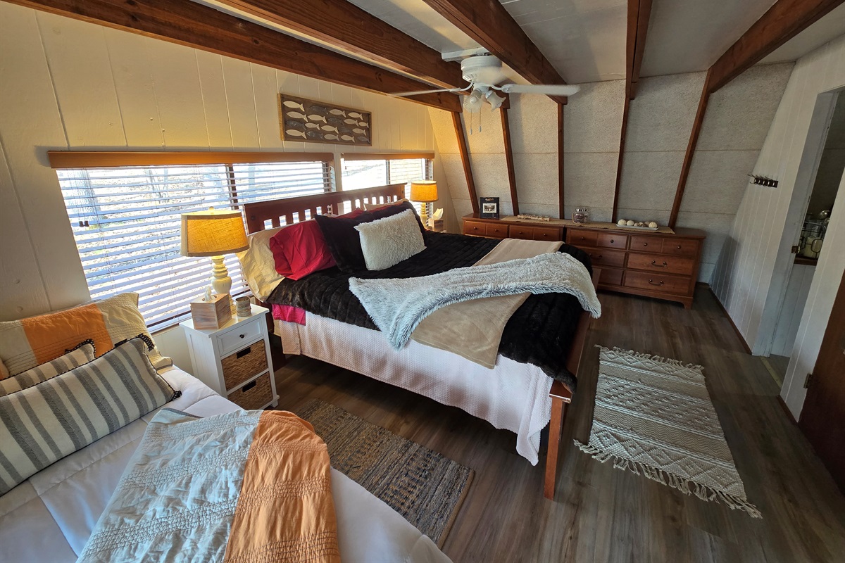 Main floor master bedroom
1 King, 1 twin