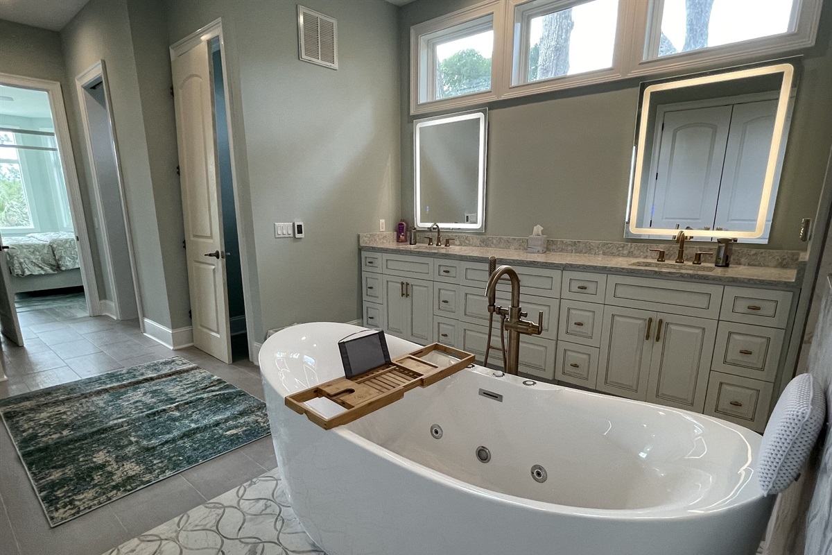 Ensuite Primary spa bath w/huge shower, whirlpool/air bubble tub & heated floors
