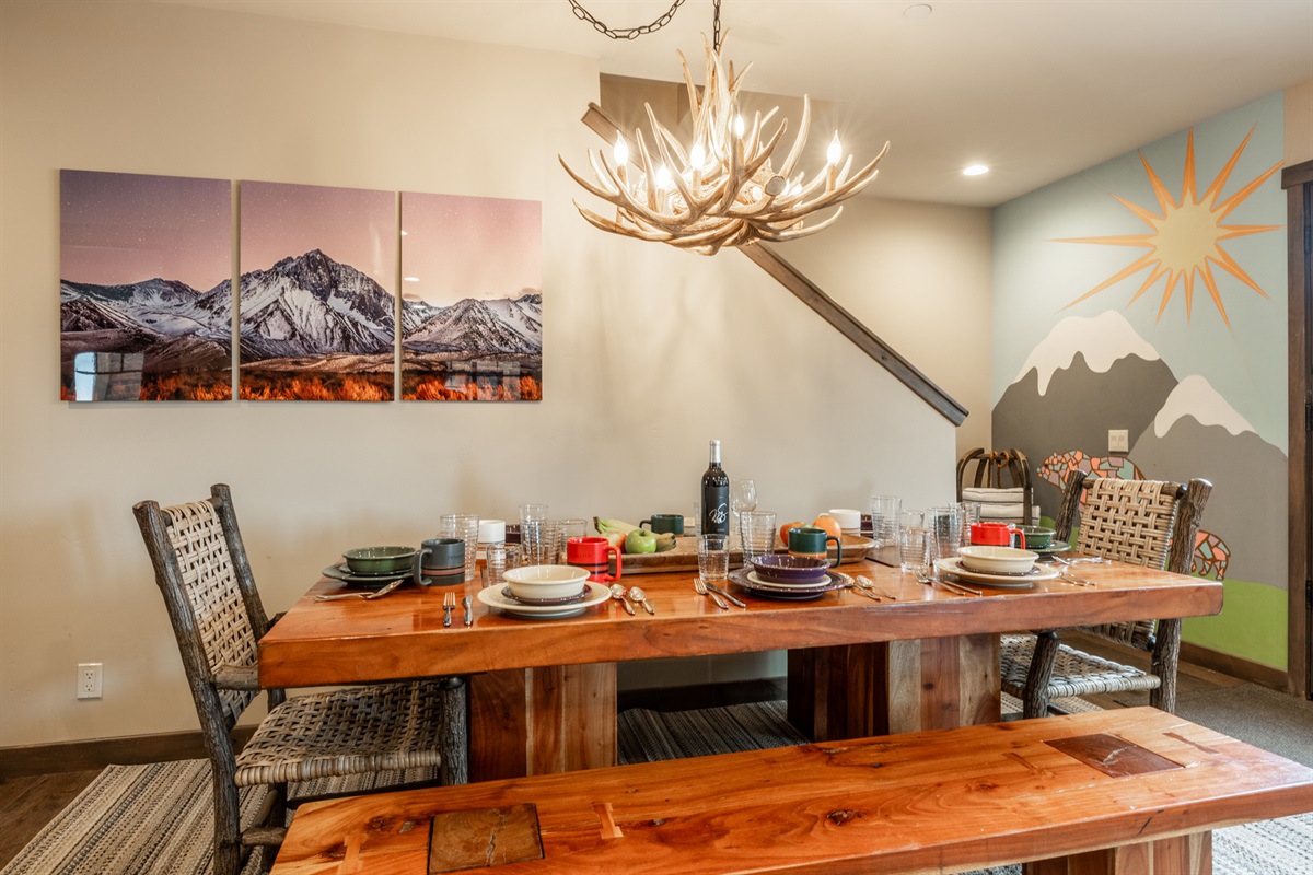 Local photography and a playful mural nod to Mammoth’s adventurous spirit—details guests remember long after checkout.