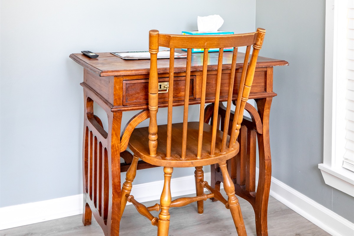 Workstation desk and chair