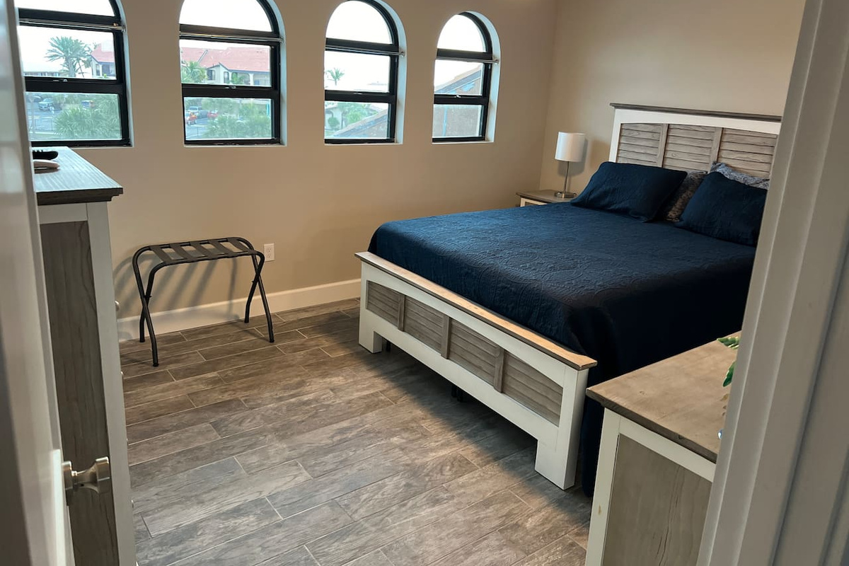 Upstairs second Bedroom