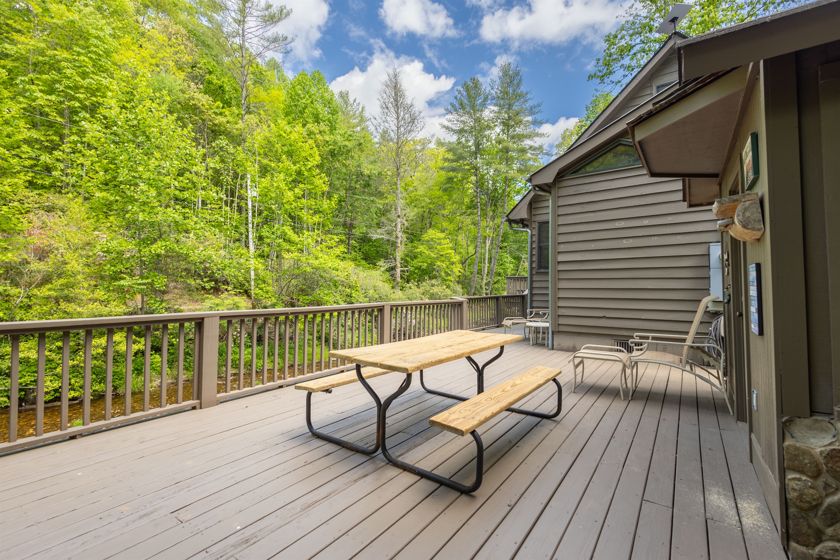 From morning coffee to evening cookouts, the deck offers the perfect setting to slow down and enjoy the peaceful surroundings.