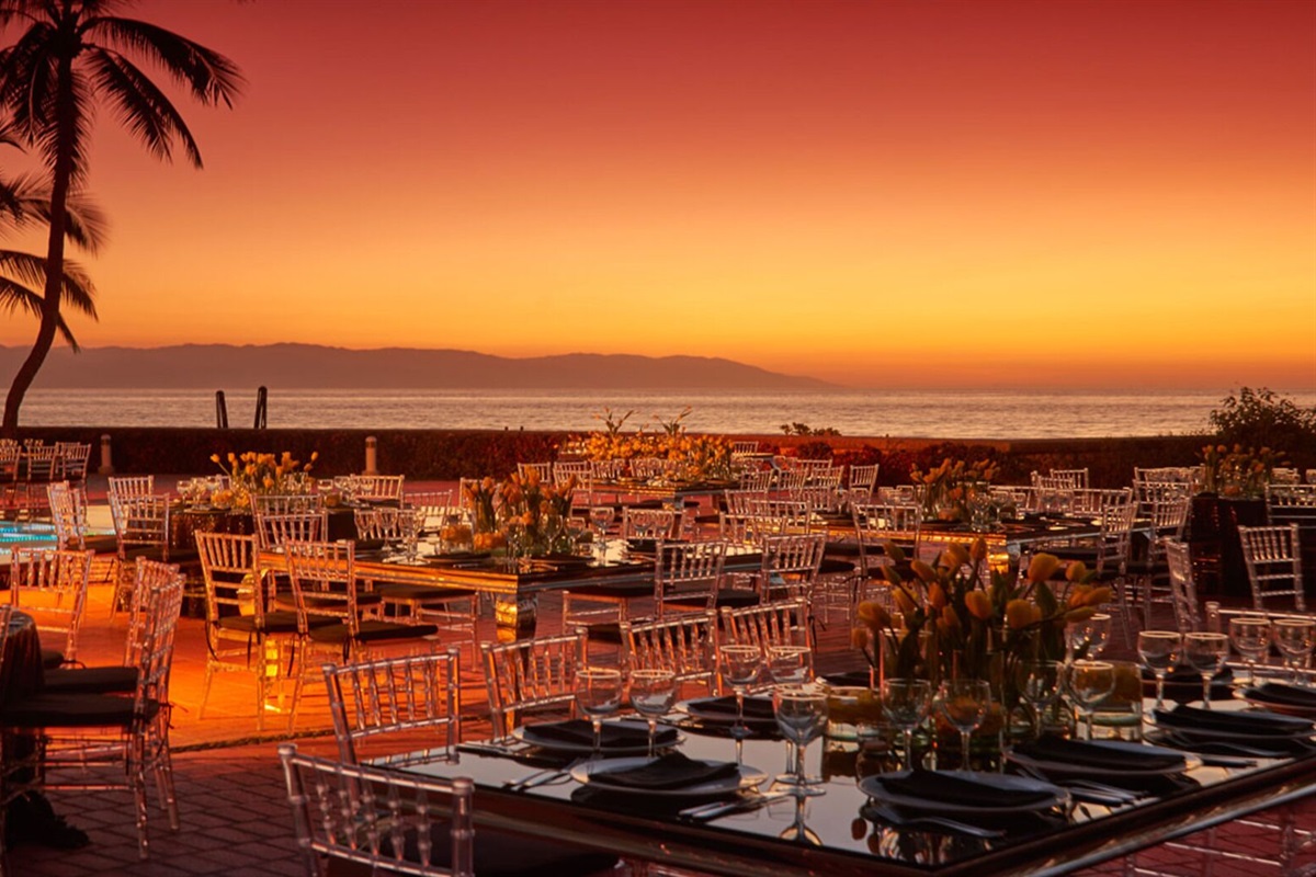 Outdoor Dining @ Buganvilia Vacation Owner Club, Vacation Travel Exclusives