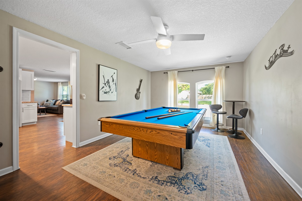 Entertainment Room | Pool Table