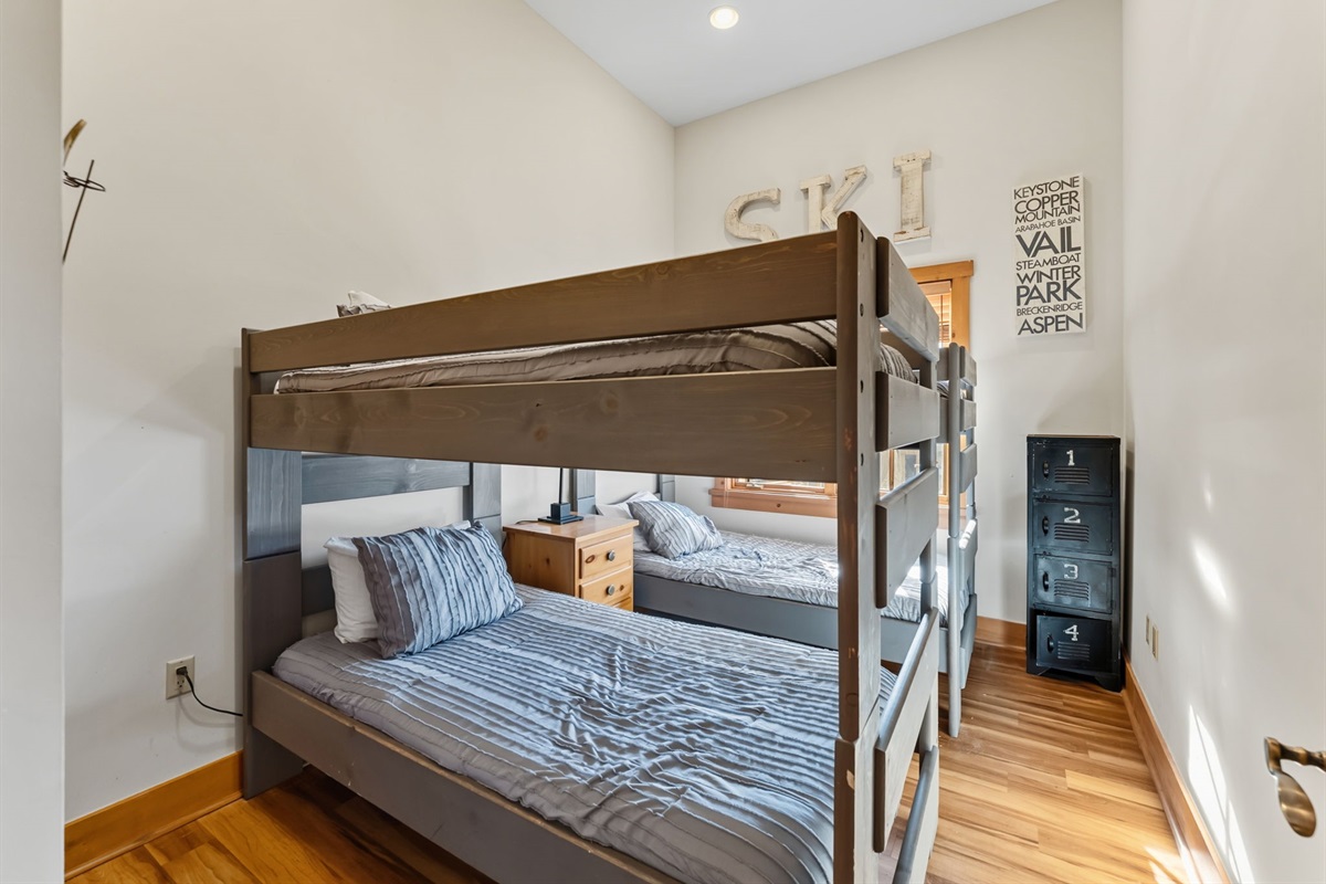 Bunk room, four twins